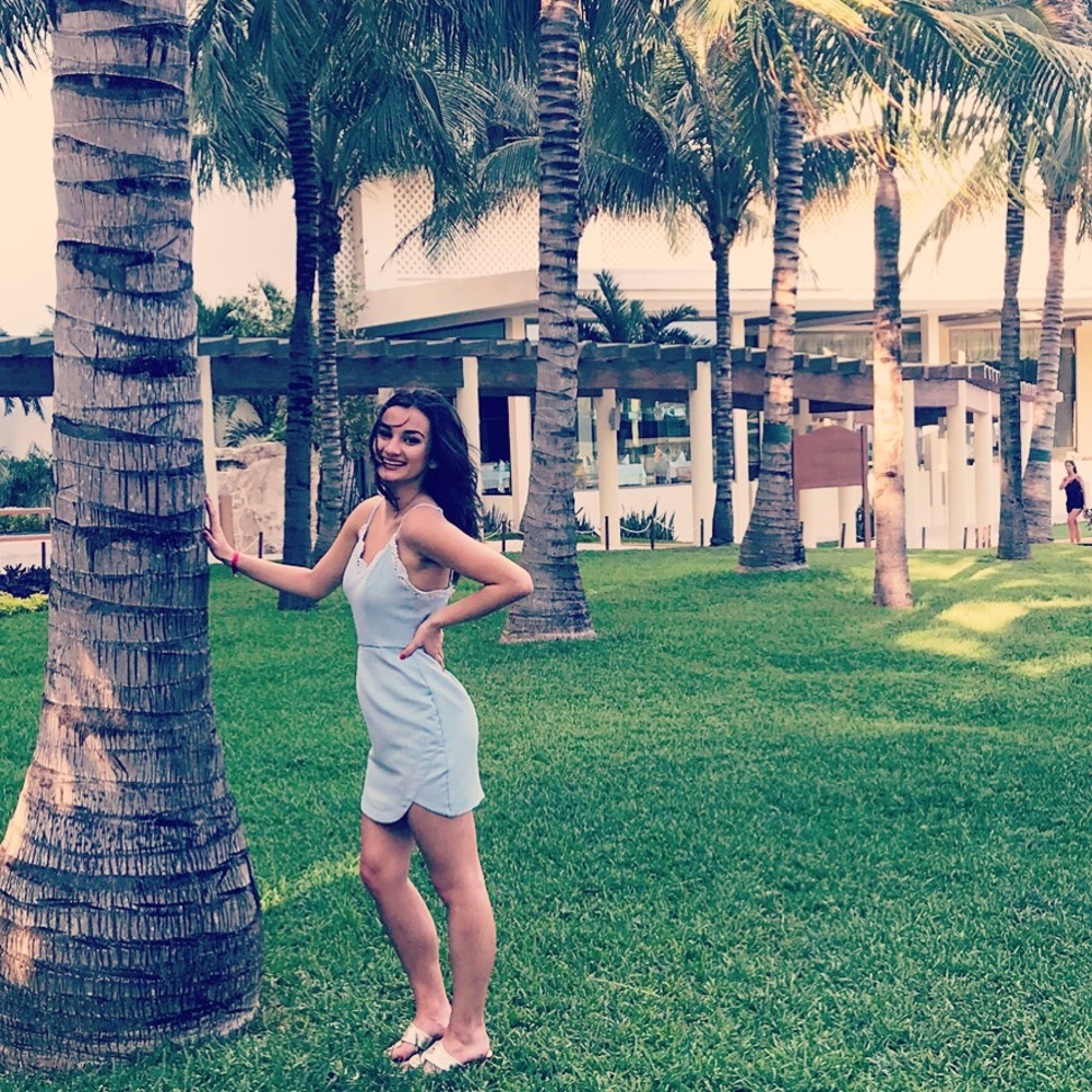 Meet your Posher, Becca